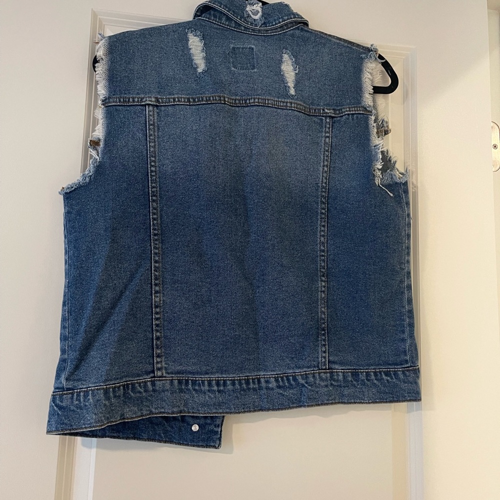 Sleeveless, distressed jean vest - Picture 3 of 5